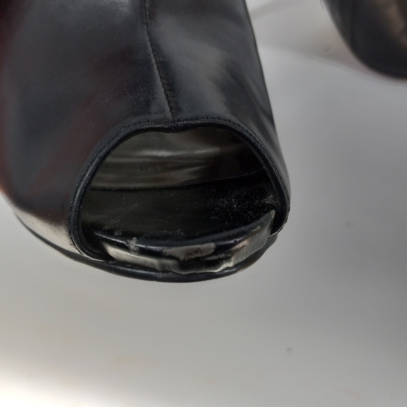 GUESS Size 9 Black Leather Peep Toe Ankle Boot Heels - Picture 3 of 6
